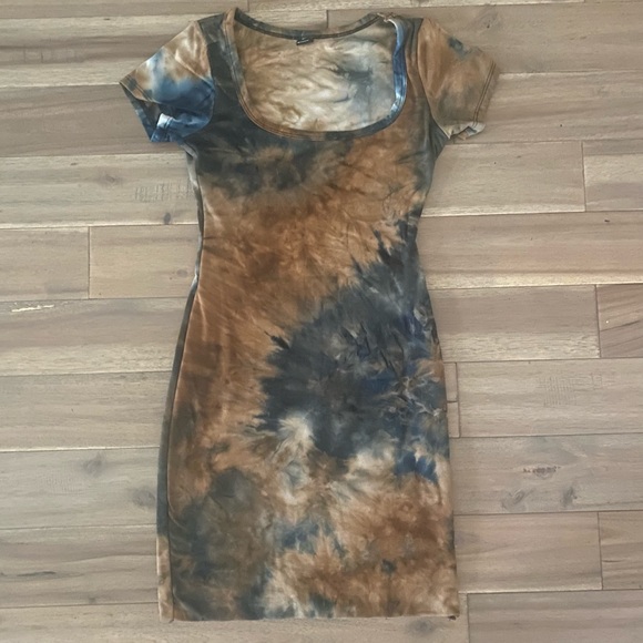 Windsor Tie Dye dress - Picture 1 of 2